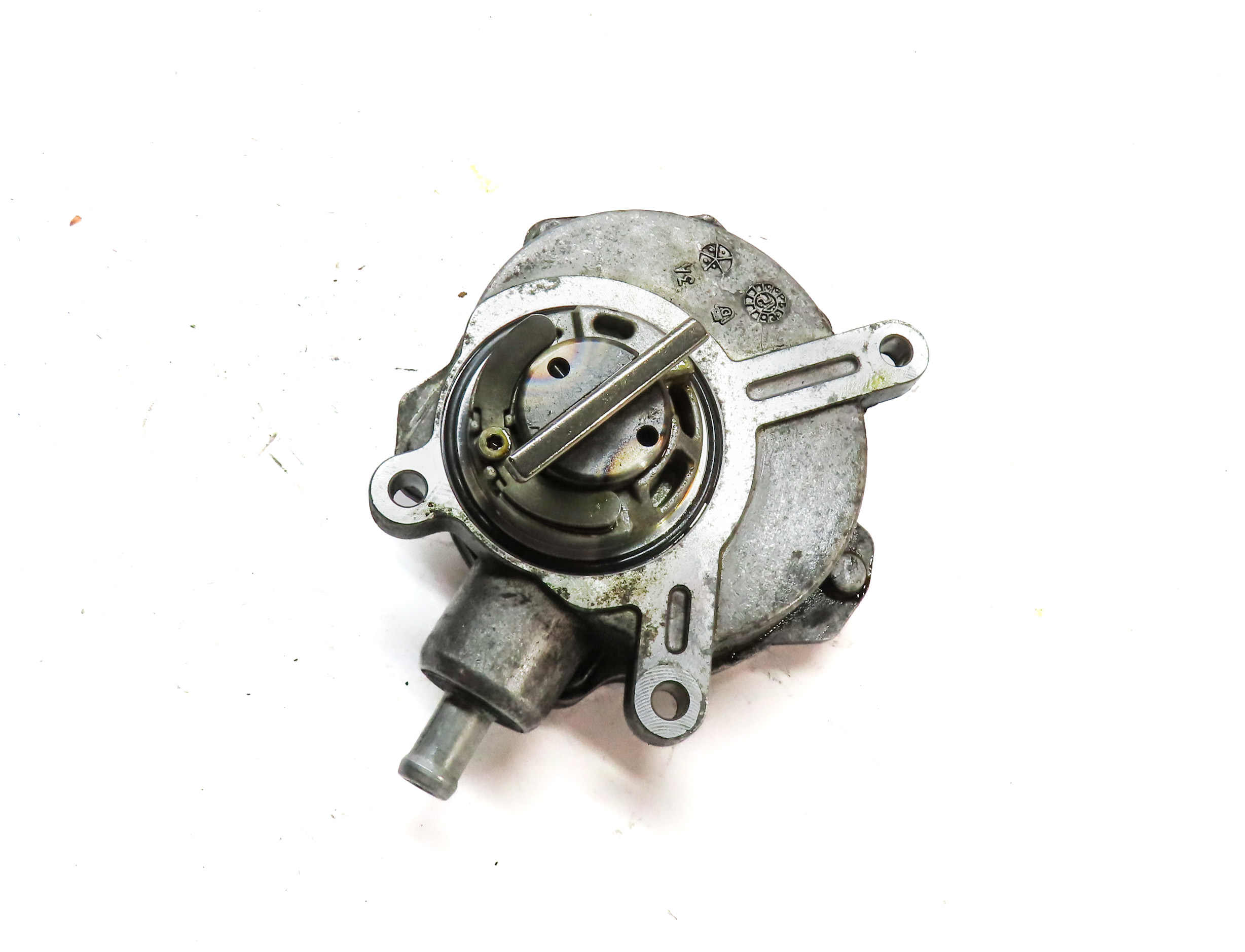 03-10 X5 550i 650i 645i 750i 760i E60 E63 E65 E66 E53 E70 V8 BRAKE VACUUM PUMP — exact item pictured